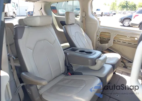 2017 Chrysler Pacifica Touring-L из США, поврежденный, VIN 2C4RC1BG6HR552974